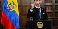 O presidente colombiano Abelardo De la Espriella concede uma coletiva de imprensa com a prefeita de Bogot&aacute; e rec&eacute;m-nomeada administradora da cidade, Clara Lucia Sandoval, em Bogot&aacute;, em 25 de agosto de 2026.  Foto: Sebastian Barros/NurPhoto via Getty Images