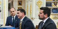 Paulo Figueiredo e Fl&aacute;vio Bolsonaro (PL) na Casa Branca; em post nas redes sociais, blogueiro saiu em defesa da carta publicada pelo candidato derrotado por Lula (PT) nas elei&ccedil;&otilde;es brasileiras  Foto: Reprodu&ccedil;&atilde;o/Redes Sociais