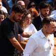 Esposa de Diogo Jota chora durante cortejo; atleta e irmão foram enterrados em Portugal
