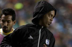 Ronaldinho é "punido" com reserva, mas Querétaro vai à final