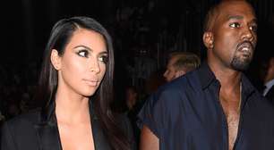 Sem sutiã, Kim Kardashian usa decote ousado em Paris
