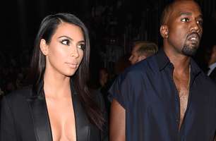 Sem sutiã, Kim Kardashian usa decote ousado em Paris