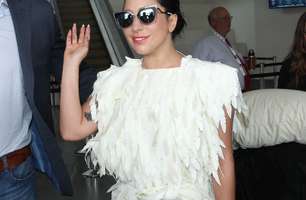 Lady Gaga usa vestido de grife carioca que custa R$ 2.500