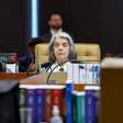 Carmen Lúcia vota e diz que está envergonhada com a crise no STF