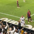 Neymar discute com torcedor do Santos e pede respeito a Danilo