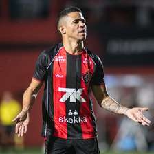 Vitória vence o Flamengo no Barradão e avança na Copa do Brasil