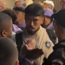 Vídeo! Torcedores do Botafogo protestam no Galeão e clima pesa para Barboza