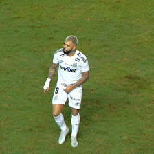Gabigol é expulso por gesto obsceno após marcar contra o Vitória pelo Brasileirão