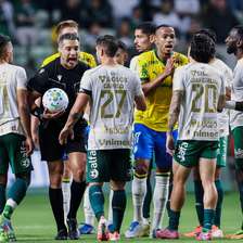'Já está checado, gol está confirmado', disse VAR antes de árbitro decidir rever lance e anular gol de empate da Chapecoense contra o Palmeiras