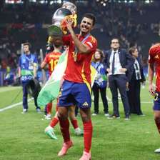 Em busca do título que falta, Rodri supera lesão e volta a ser pilar da Espanha