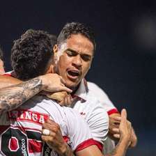 Time tem artilheiro isolado e melhor ataque da Série B. Mas segue em perigo