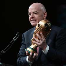 Liberais Democratas pedem saída da FA e da UEFA da Fifa