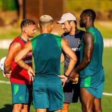 Clube inglês cancela treino e reforça segurança para evitar jogador "revoltado"