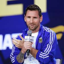 Messi surpreende ao aparecer em jogo da quarta divisão argentina durante férias; veja