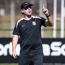 Diniz comanda primeiro treino do Corinthians de olho no duelo com o Athletico