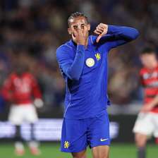 João Pedro brilha em vitória do Chelsea; Estêvão volta de lesão