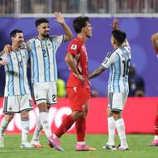 Órgão de regras do futebol vê erro em cartão vermelho dado em partida decisiva da Copa do Mundo