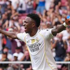 Vini Jr. volta ao Real Madrid em meio a indefinição sobre seu futuro