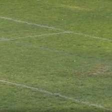 Vídeo: goleiro se confunde com linhas do campo e é expulso na África do Sul