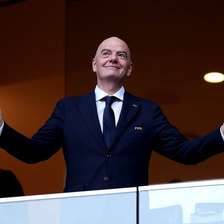 Uefa estuda torneio mundial de seleções sem a Fifa, diz jornal