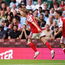 Arsenal atropela City e conquista Supercopa da Inglaterra