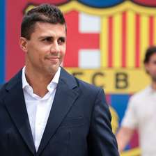 Barcelona oficializa contratação de Rodri e encerra disputa por contratação