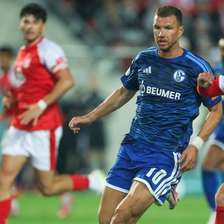 Schalke goleia na prorrogação e avança na Copa Alemanha