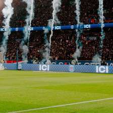 PSG muda gramado de estádio após desgaste e pode voltar a jogar em casa contra o Monaco