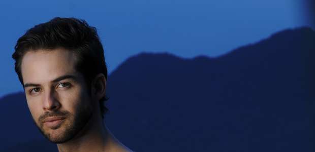 Ator concilia carreira de médico com papel em 'Malhação'