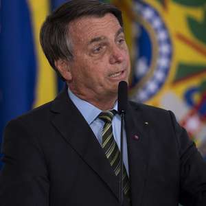 Bolsonaro: "Se pega num 'bundão' a chance de sobreviver cai"