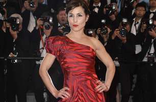 Cannes se desculpa por polêmica com salto no tapete vermelho