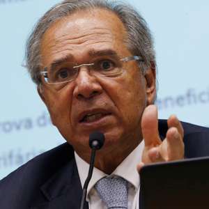 Guedes defende imposto, mas depois diz que será "extinto"