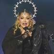 Madonna simula ato íntimo e protagoniza beijão com dançarina de topless