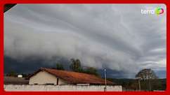 Nuvem gigante antes de temporal impressiona moradores no ...