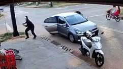 Criminoso com máscara do 'Pânico' mata homem a tiros em ...