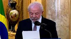 Ao lado de presidente, Lula diz que Brasil apoia ...