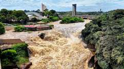 Drone registra cheia do rio Tietê com correnteza mais ...