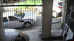 Vídeo flagra motorista saindo de casa cantando pneu ...