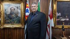 Milton Leite se entrega à polícia após ser alvo de ...