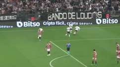 CORINTHIANS: Adson marca de cabeça o gol de empate contra o São Paulo no segundo tempo
