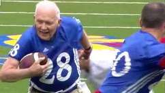 Com 89 anos, veterano da 2ª Guerra marca touchdown