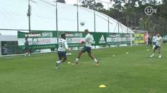 Michel Bastos dá chapéu e tira onda em roda de bobinho no Palmeiras
 
