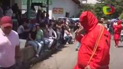 Com chicotadas, salvadorenhos participam de festa de Páscoa