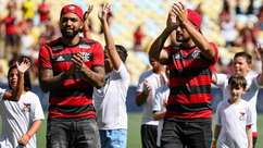 Gabigol e Arrascaeta são apresentados à torcida do Flamengo no Maracanã