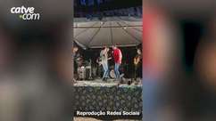Vídeo: Veja momento que palco desaba em show na Bahia
