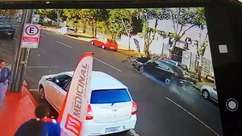 VÍDEO: estudante é atropelado por carro na rua Francisco Bartinik em Cascavel
