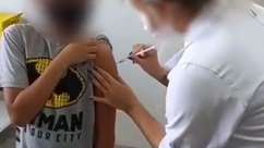 Mãe filma aplicadora fingindo vacinar criança em Taubaté