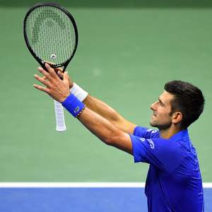 Após homenagem, Djokovic vence na abertura do US Open