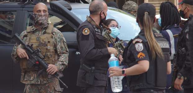 Mulher é mantida refém em lanchonete na zona norte do Rio