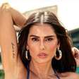 Deborah Secco exibe corpo sarado em foto de biquíni transparente